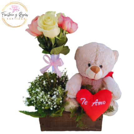 BASE DE MADERA CON 8 ROSAS Y PELUCHE DE 25CM