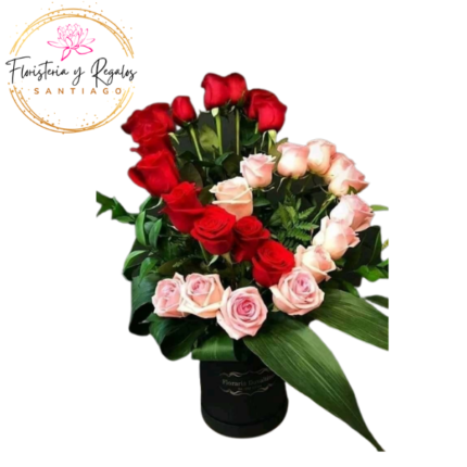 BOX MEDIANO CON FORMA DE CORAZON CON 24 ROSAS